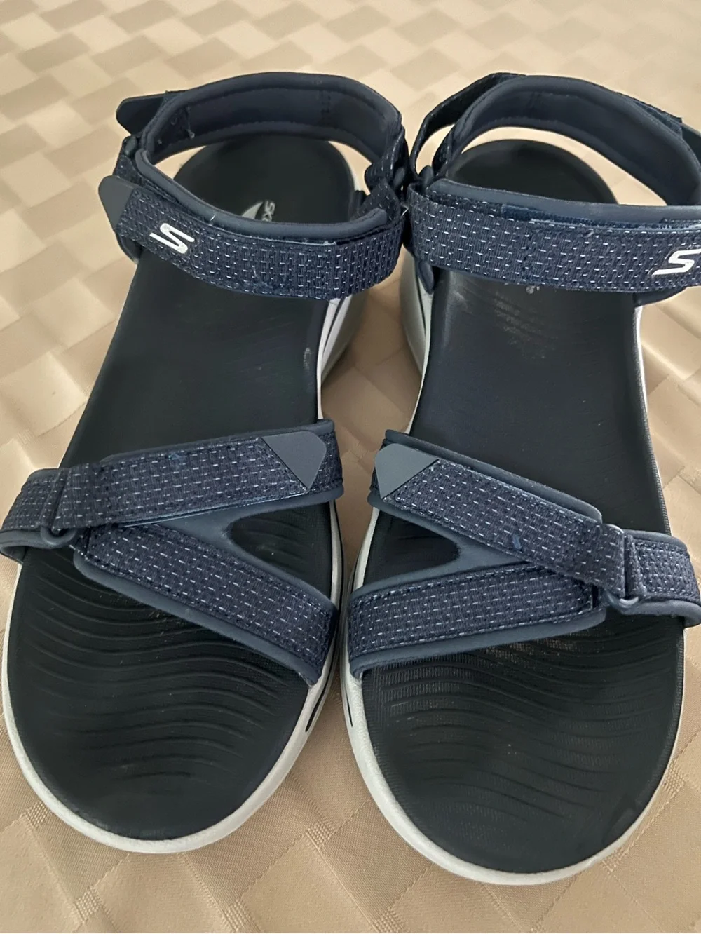 Skechers Women's Go Walk Arch Fit Mesh Quarter Strap Size 9